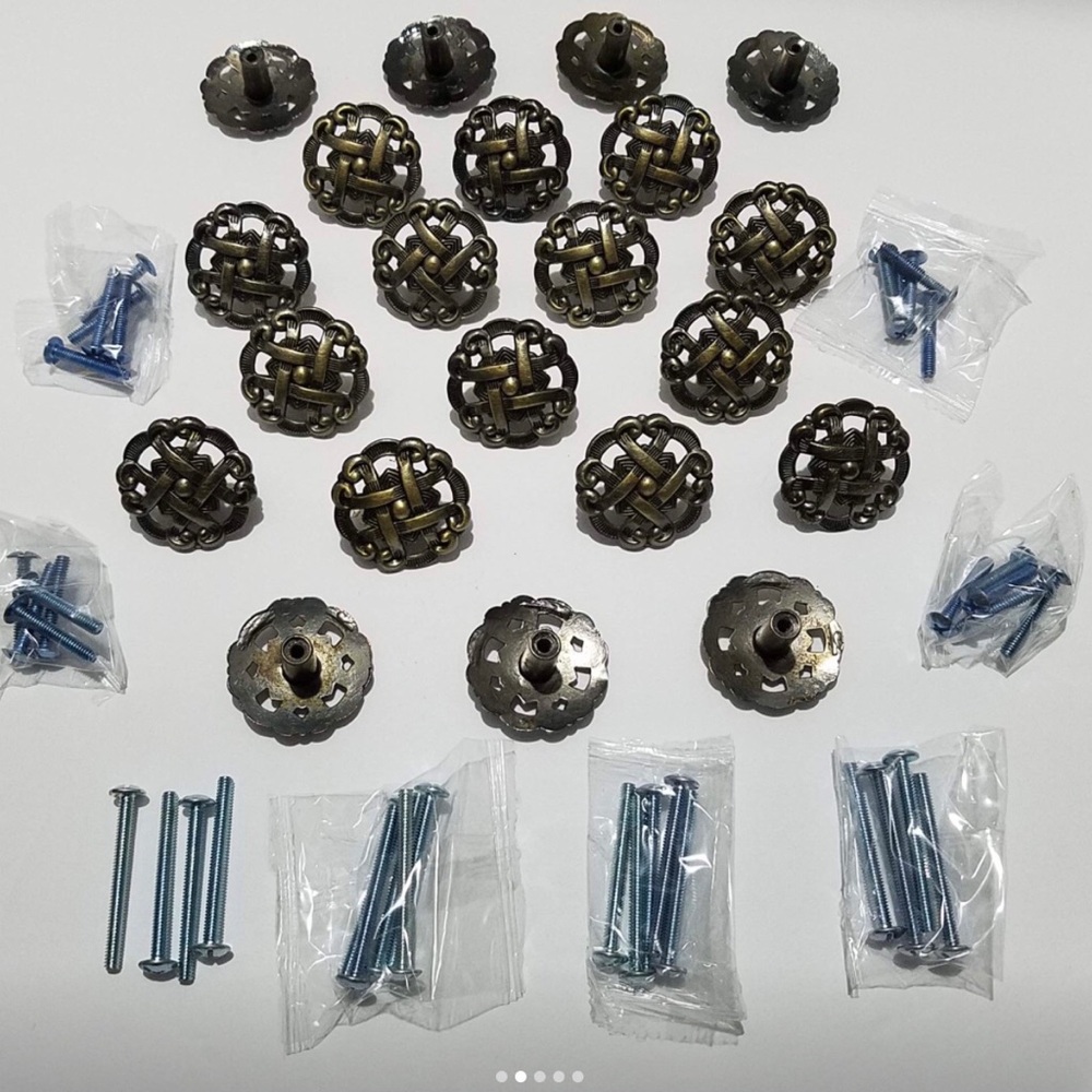 Vintage bronze cabinets knobs 20 in total with the screws.